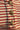 Détail des rayures et boutons du débardeur rouge et écru femme