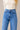 Détail du denim bleu et de la taille haute du jean Bellerose femme