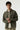 Surchemise Garcia homme kaki portée avec un pantalon beige